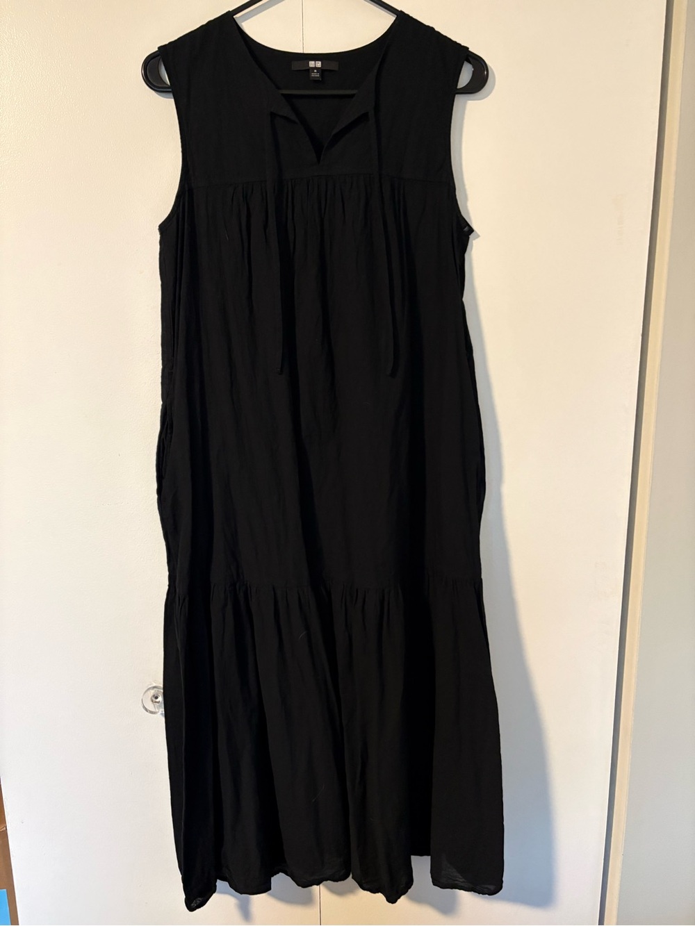 Uniqlo Black Sleeveless Tiered Maxi Dress